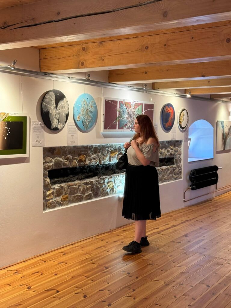 Fotografie z Vernisáže a Výstavy obrazů v Dvůr Všerad - Kristýna Smetanová