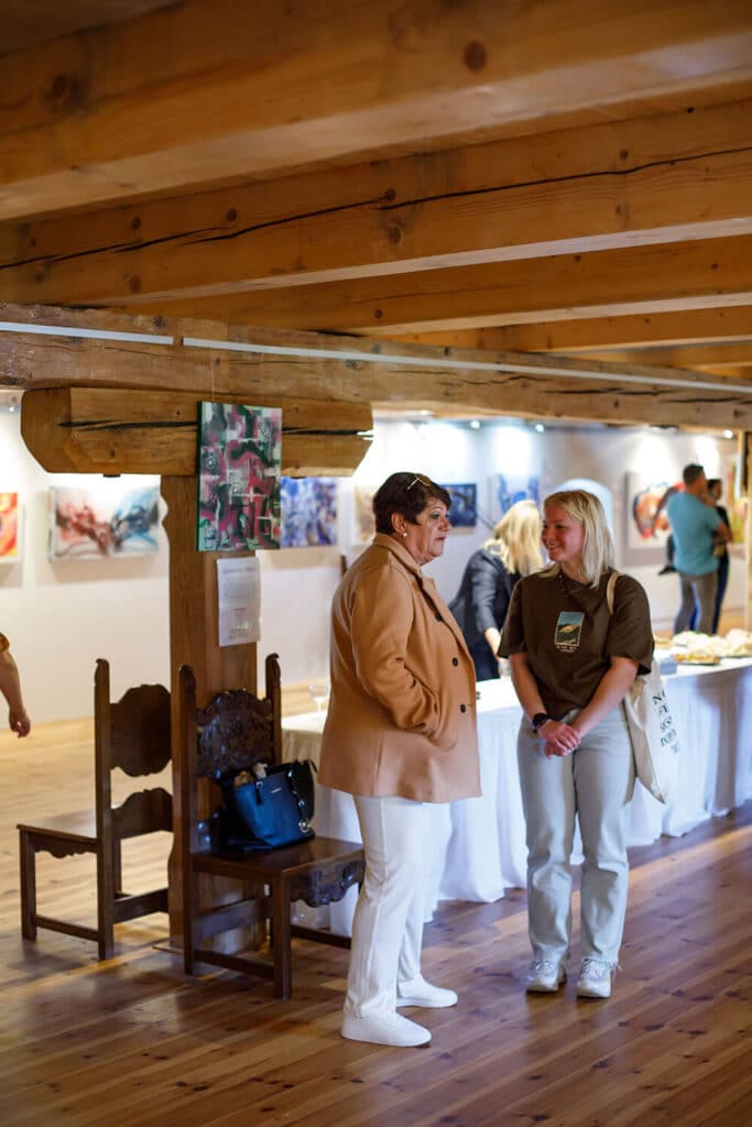 Fotografie z Vernisáže a Výstavy obrazů v Dvůr Všerad - Kristýna Smetanová