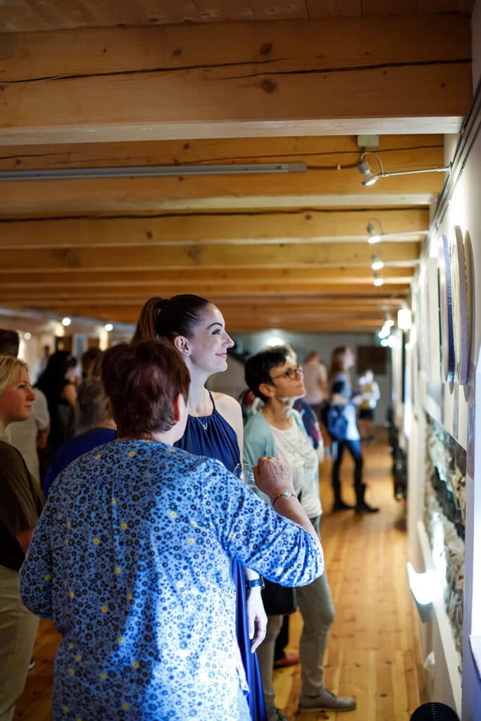Fotografie z Vernisáže a Výstavy obrazů v Dvůr Všerad - Kristýna Smetanová