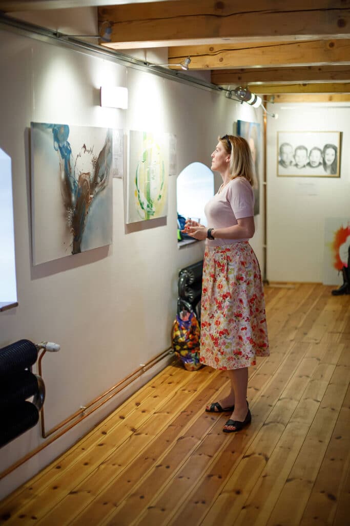 Fotografie z Vernisáže a Výstavy obrazů v Dvůr Všerad - Kristýna Smetanová