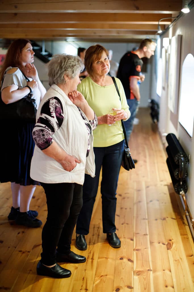 Fotografie z Vernisáže a Výstavy obrazů v Dvůr Všerad - Kristýna Smetanová