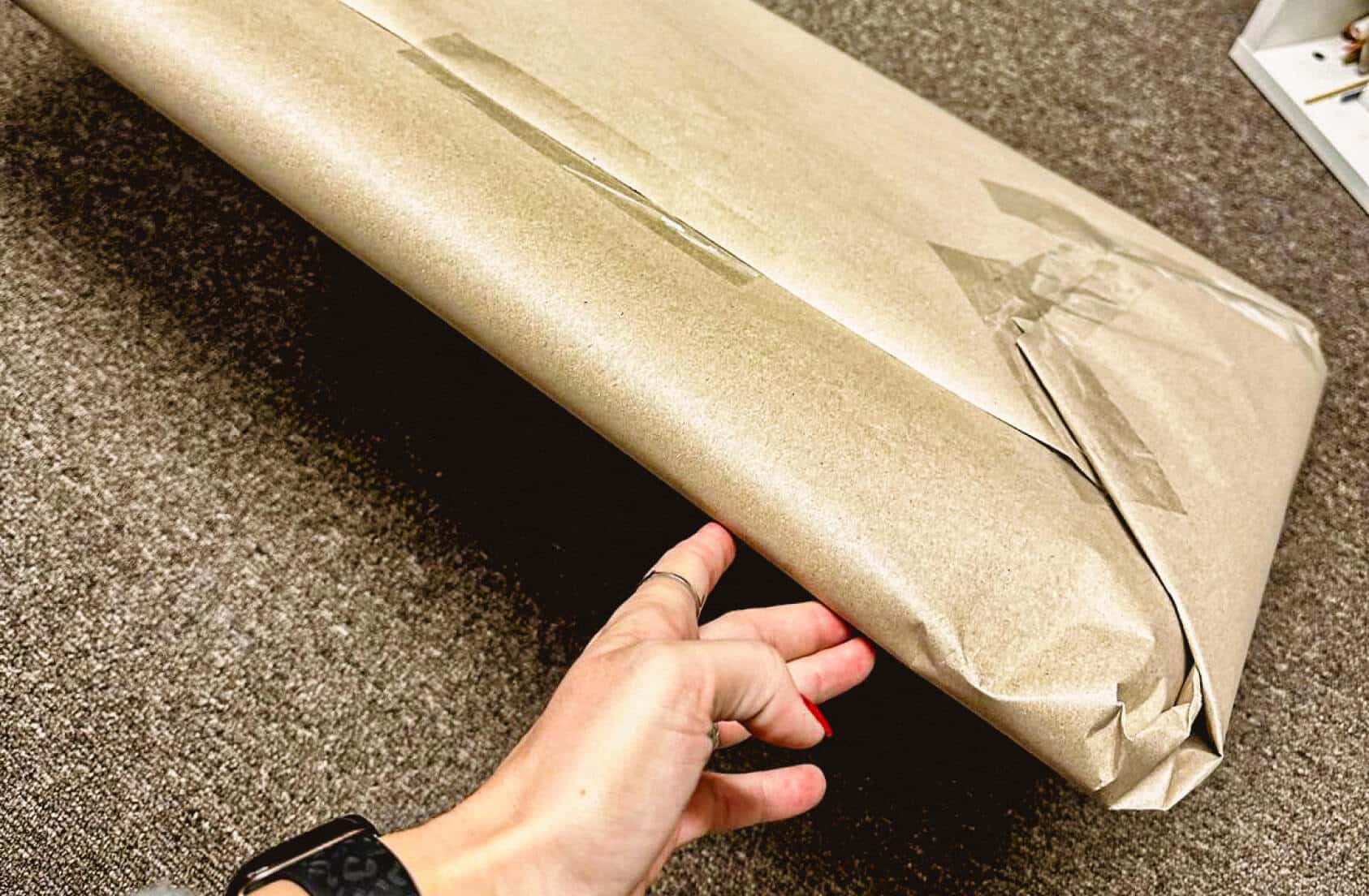 Popis, jak profesionálně balím a chráním obrazy před odesláním zákazníkovi.