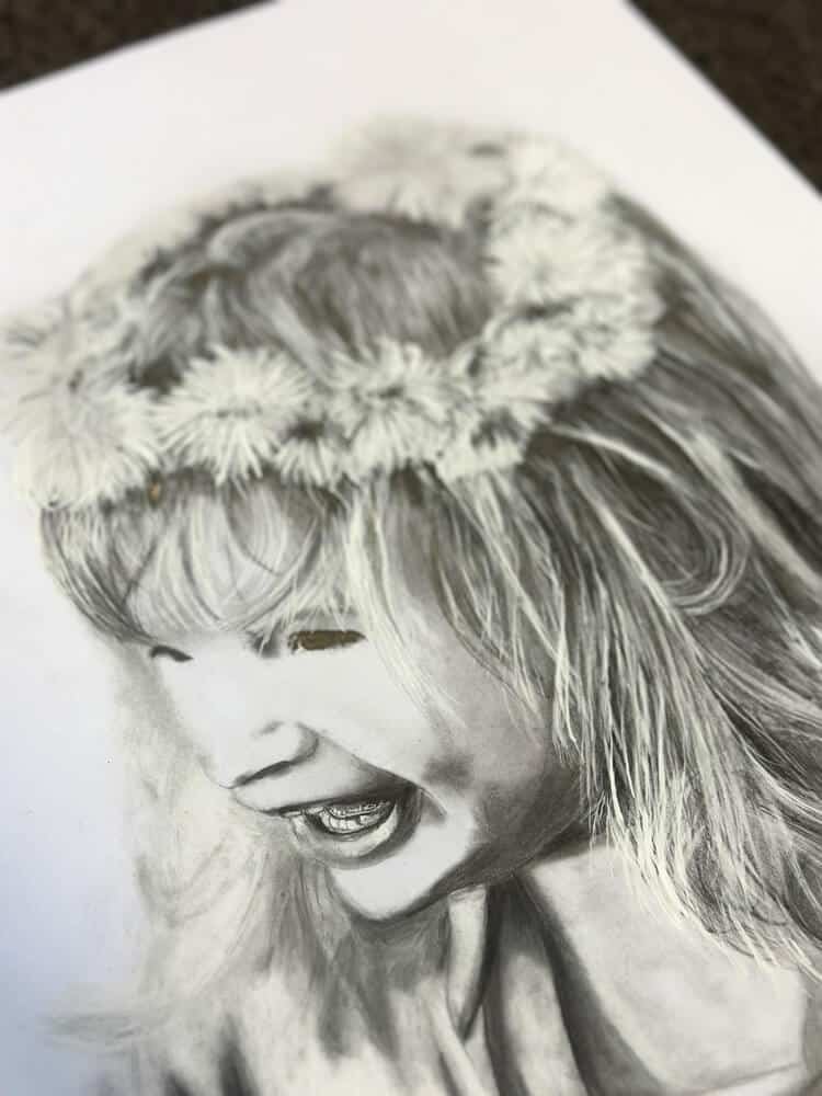 Kreslený osobní portrét pampeliškové princezny tužkou a akrylovou barvou