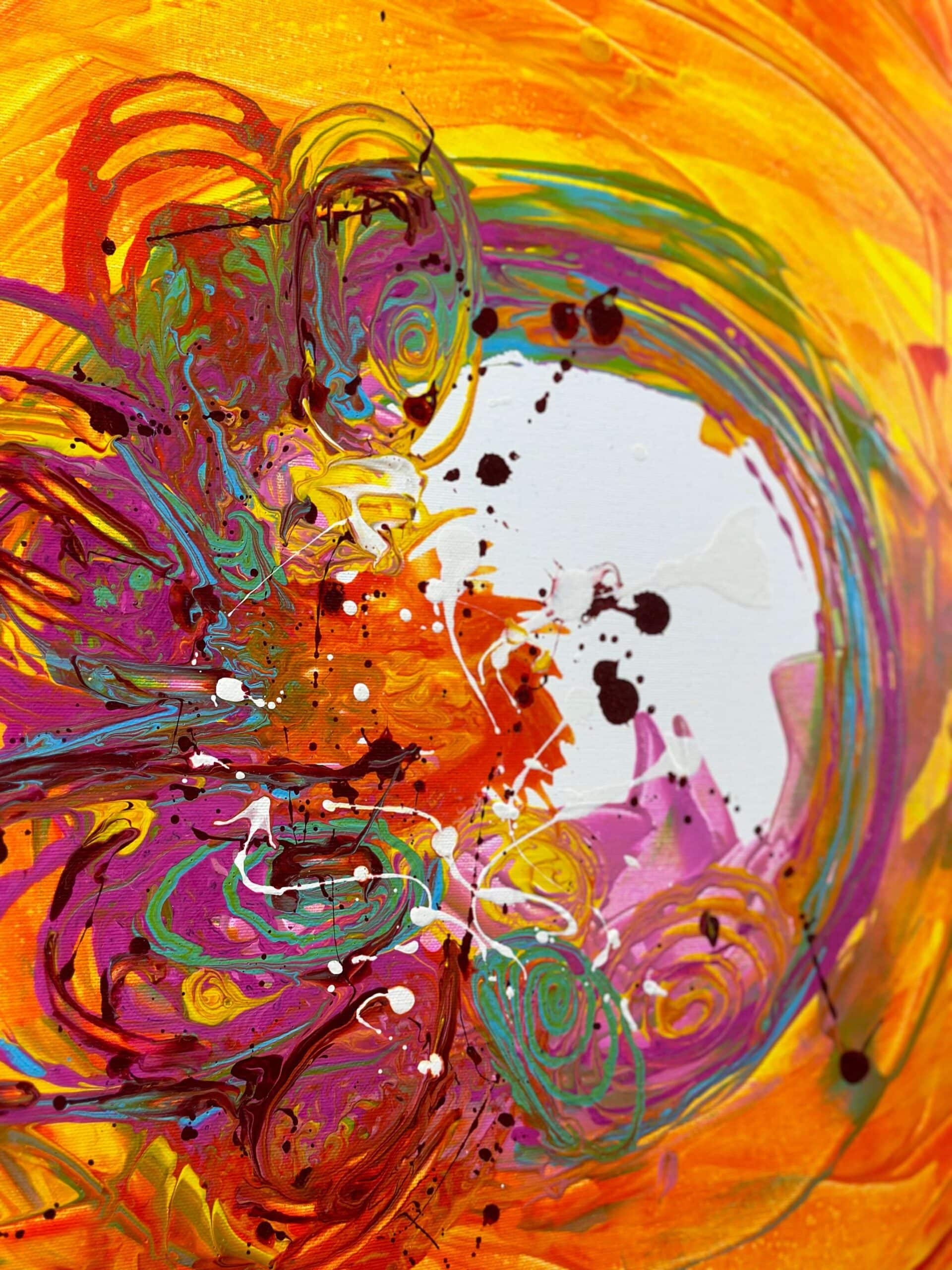 Abstraktně namalovaný obraz akrylem s názvem: Hřejivý úsměv